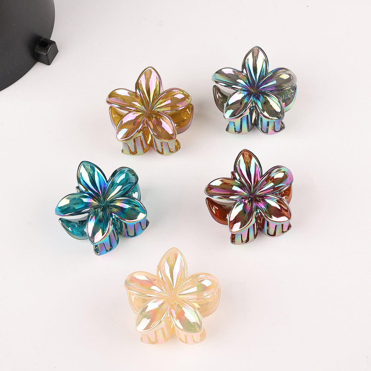 Ember Arden Retro Claw Clip