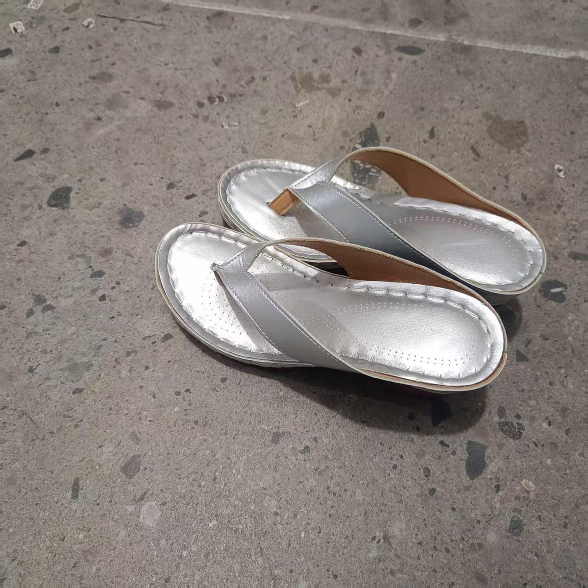 Stride Square Solid Flip-Flops